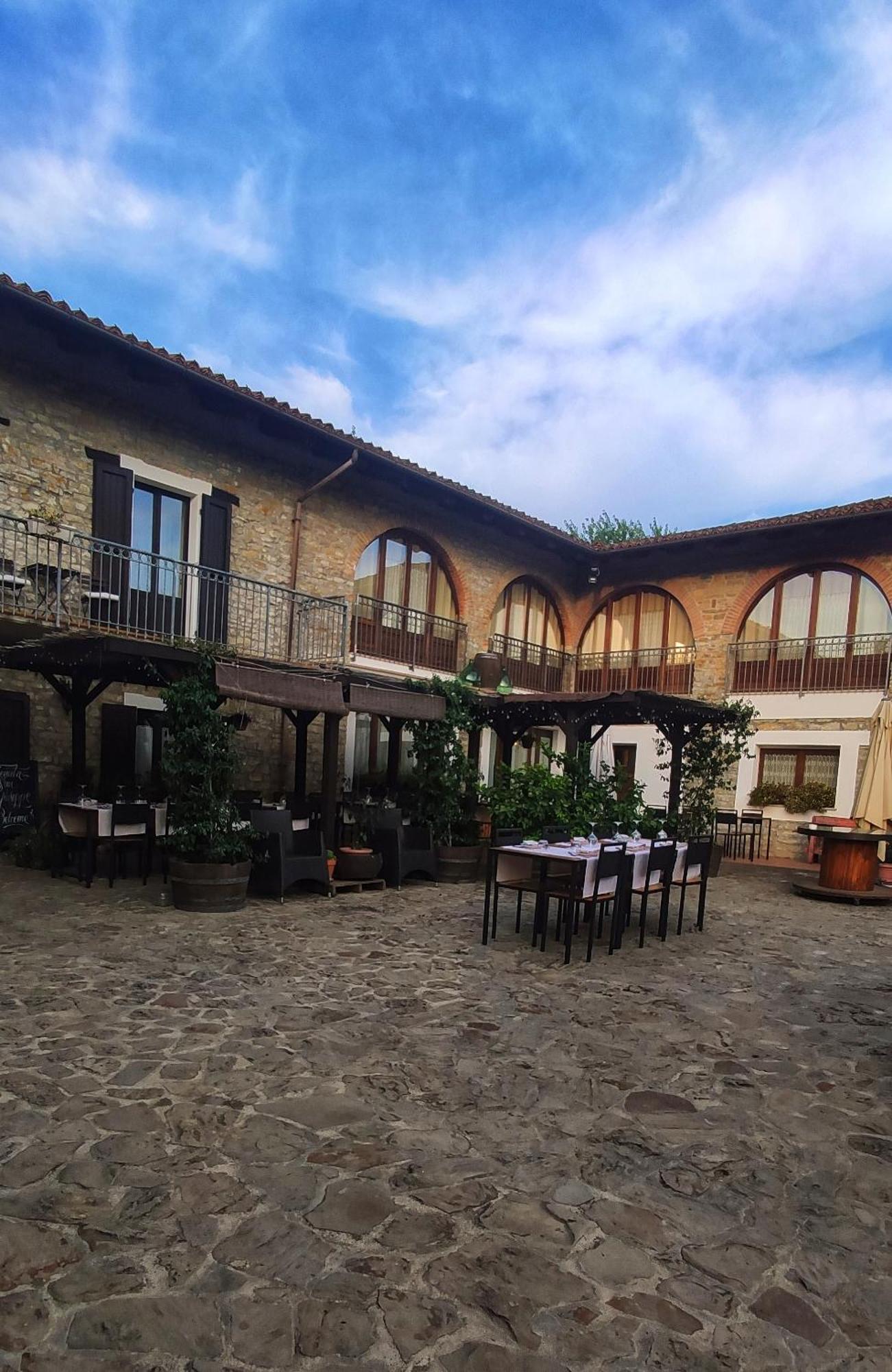 Agriturismo Tenuta San Giuseppe Cossano Belbo Luaran gambar