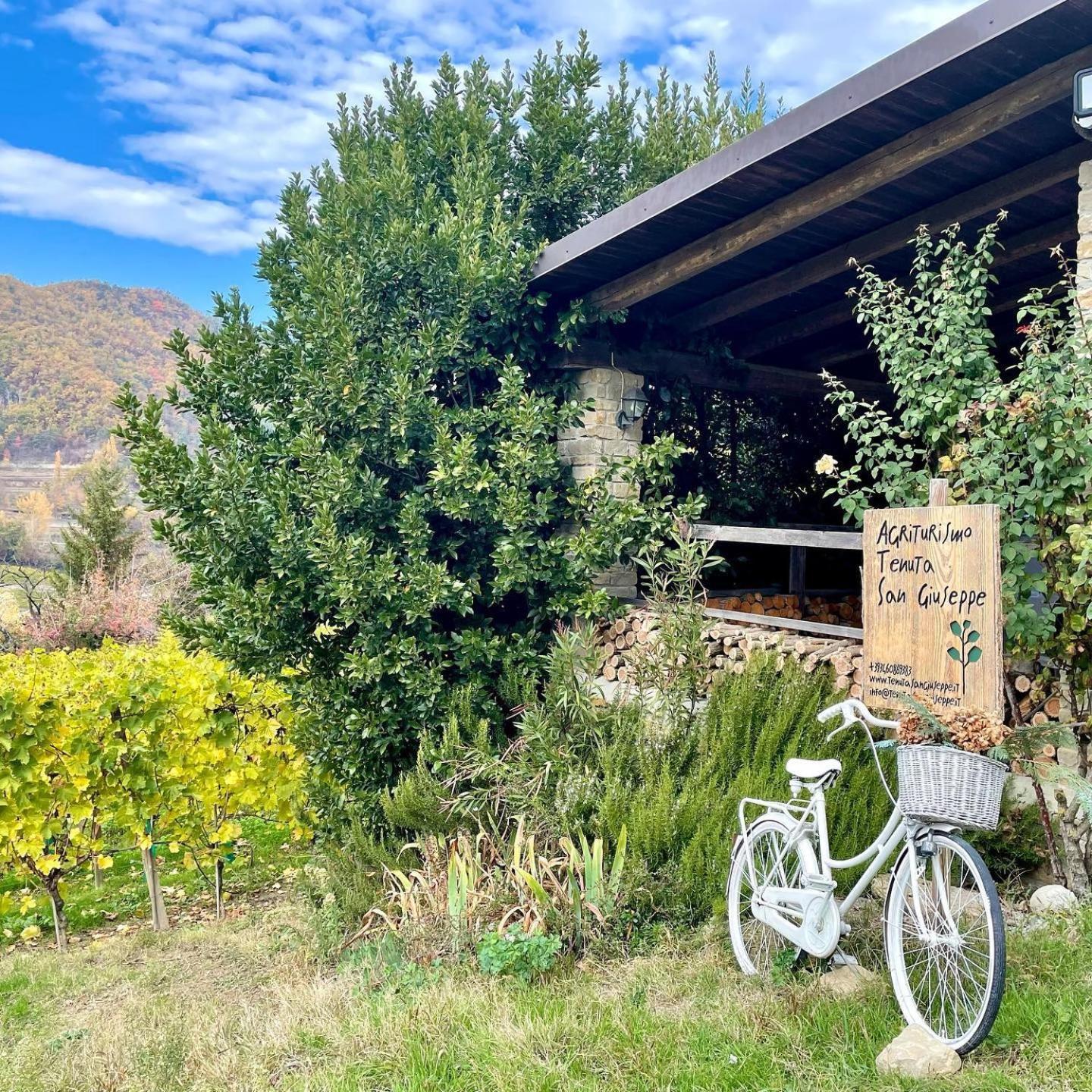 Agriturismo Tenuta San Giuseppe Cossano Belbo Luaran gambar