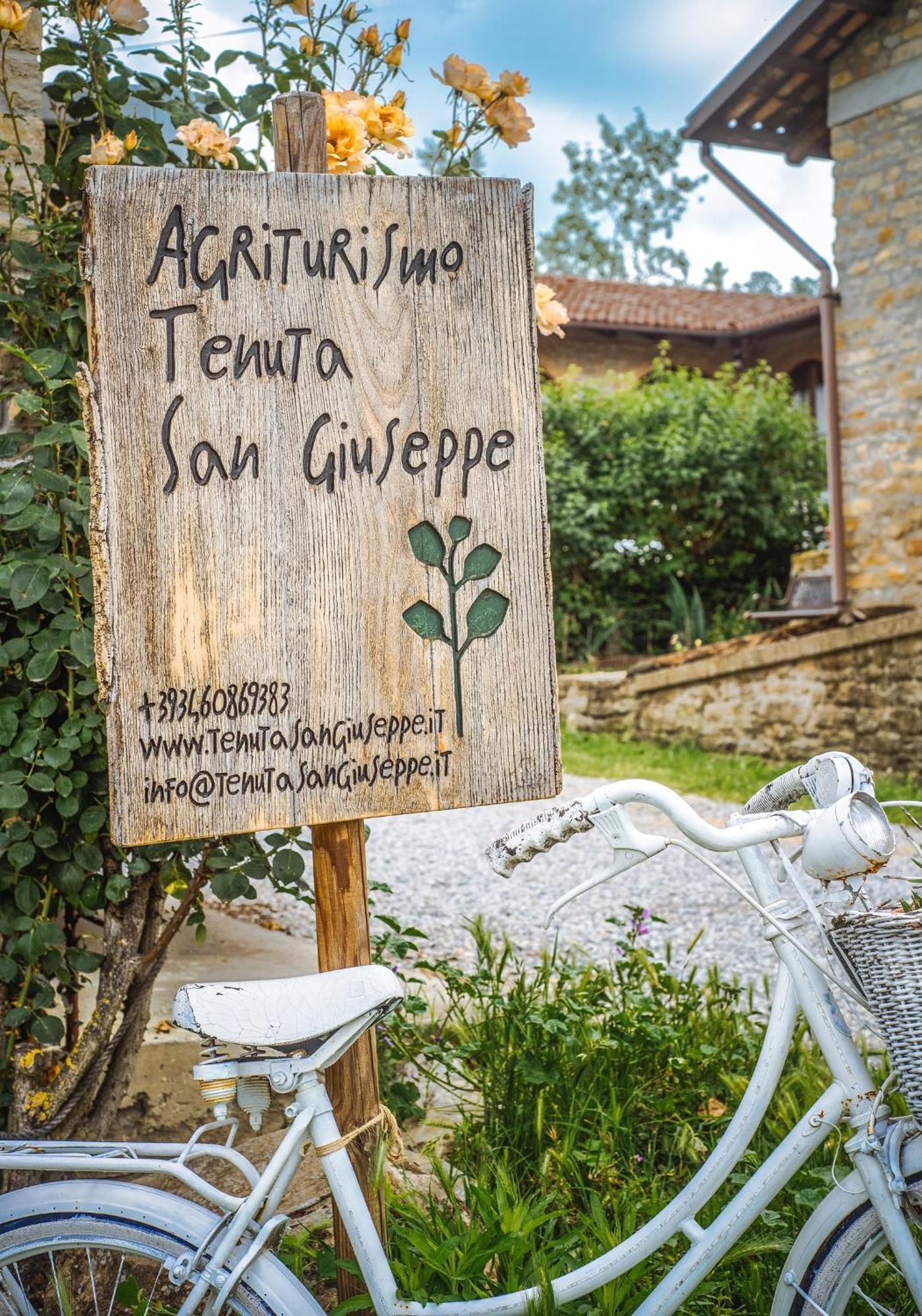 Agriturismo Tenuta San Giuseppe Cossano Belbo Luaran gambar