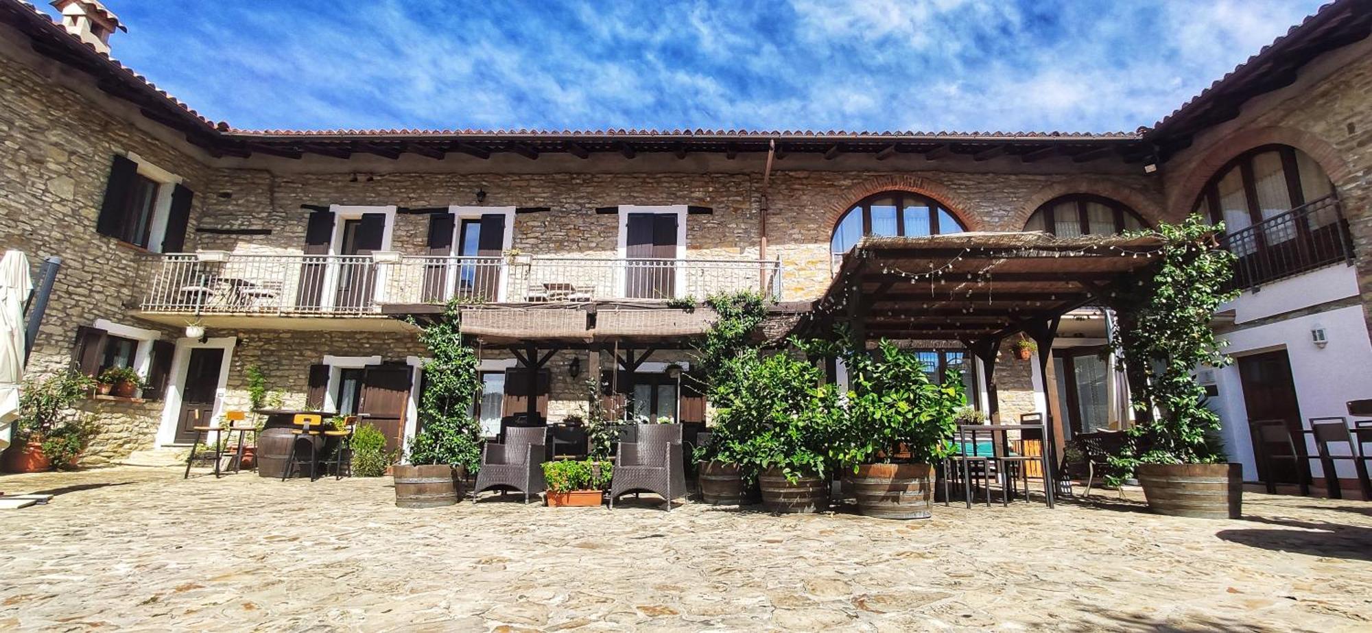 Agriturismo Tenuta San Giuseppe Cossano Belbo Luaran gambar
